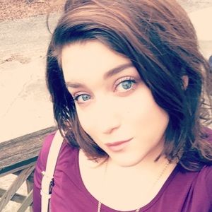 Meet your Posher, Alyshia